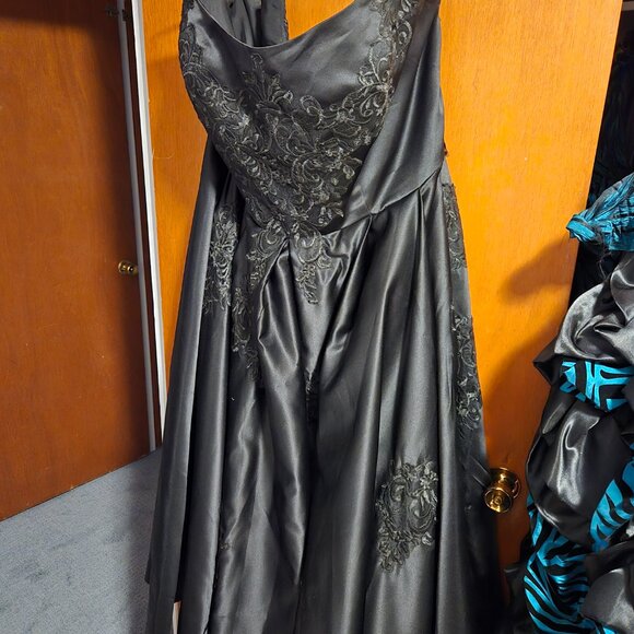 Full length black gown with corset lacing - Size 26 - Picture 2 of 4